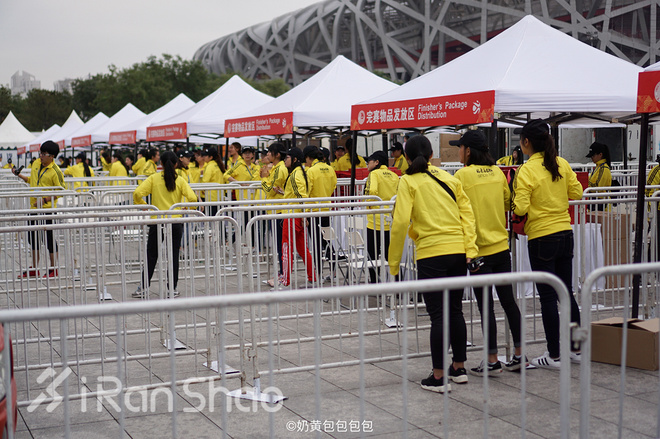 三万分之一 | 经历多年尴尬的吐槽后，36岁的北京马拉松正在赢回人心