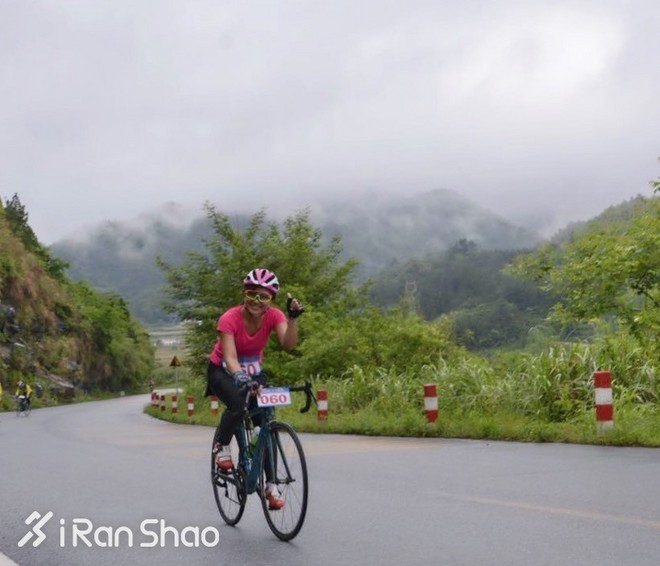 骑车仅一年，她轻松赢得黄山至上海“马自骑”大赛