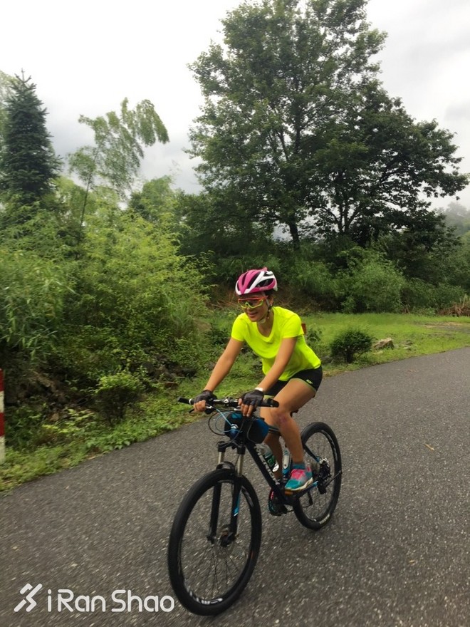 骑车仅一年，她轻松赢得黄山至上海“马自骑”大赛