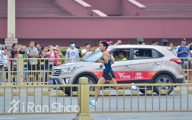 三万分之一 | 经历多年尴尬的吐槽后，36岁的北京马拉松正在赢回人心