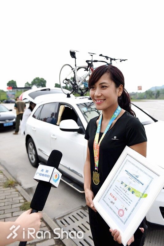 骑车仅一年，她轻松赢得黄山至上海“马自骑”大赛