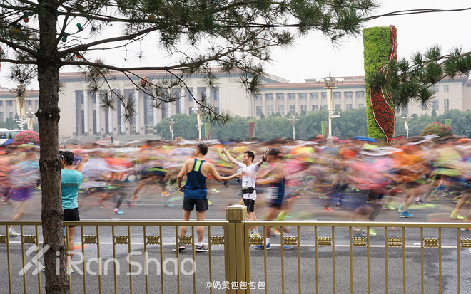 三万分之一 | 经历多年尴尬的吐槽后，36岁的北京马拉松正在赢回人心