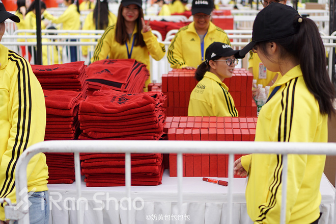 三万分之一 | 经历多年尴尬的吐槽后，36岁的北京马拉松正在赢回人心