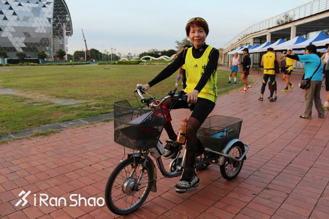 人物 | 她们在看不见的跑道上“奔跑”
