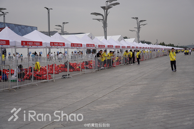 三万分之一 | 经历多年尴尬的吐槽后，36岁的北京马拉松正在赢回人心