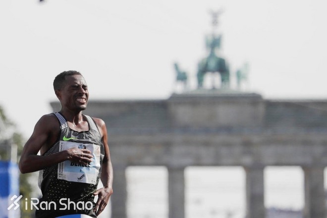柏林马拉松 | 基普乔格当心，贝克勒来了！
