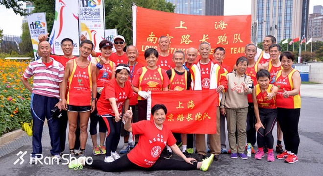 喜欢上马的理由 | 南京路长跑队：岁月带不走对跑步的热爱