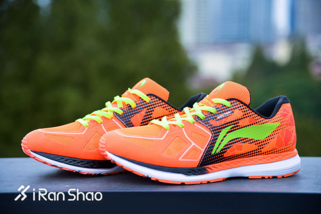 跑鞋 | 跑鞋与跑姿如何修成正果 李宁云马姿势跑法认证版跑鞋评测