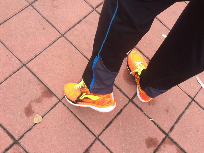 【伴我PB, 伴我飞!】李宁云马姿势跑法认证版跑鞋实战评测