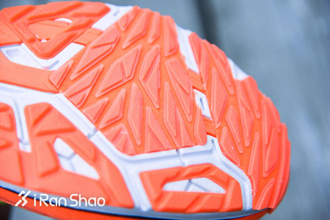 跑鞋 | 跑鞋与跑姿如何修成正果 李宁云马姿势跑法认证版跑鞋评测