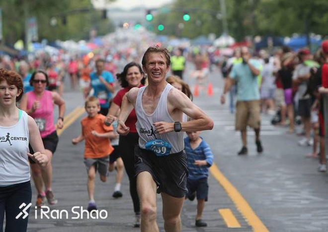 人物 | 只穿洞洞鞋跑步的帕切夫家族