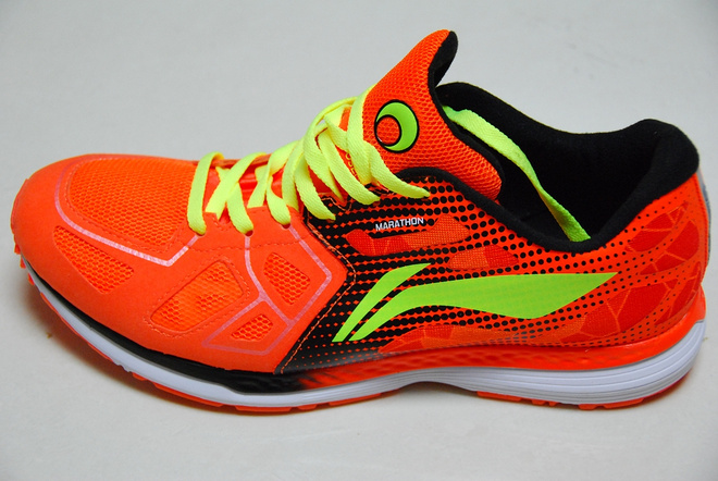 【伴我PB, 伴我飞!】李宁云马姿势跑法认证版跑鞋实战评测