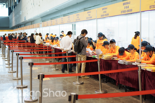 2016南京马拉松：这很南京，这很“依壁雕凿”