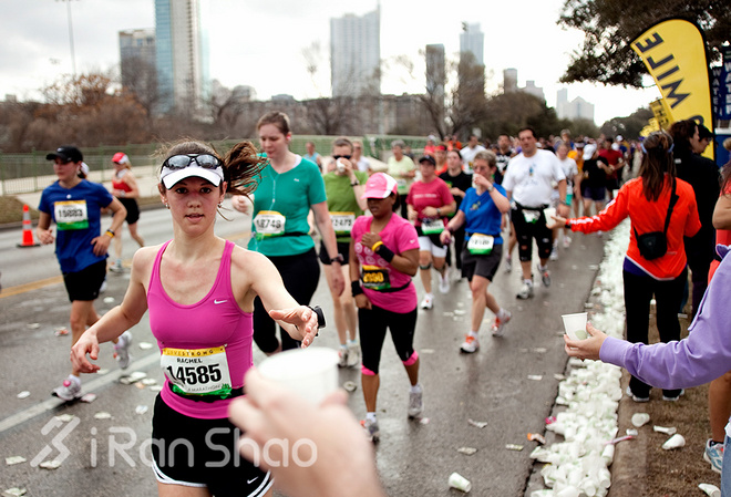喜欢上马的理由 | 关于马拉松跑者的赛道礼仪，我们从倒霉的小明说起
