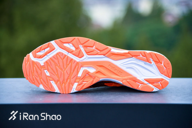 跑鞋 | 跑鞋与跑姿如何修成正果 李宁云马姿势跑法认证版跑鞋评测