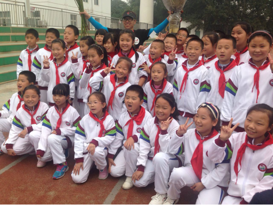 24小时操场极限公益跑盛大启动 超马冠军赵紫玉领跑黄奕助力