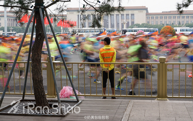 喜欢上马的理由 | 关于马拉松跑者的赛道礼仪，我们从倒霉的小明说起