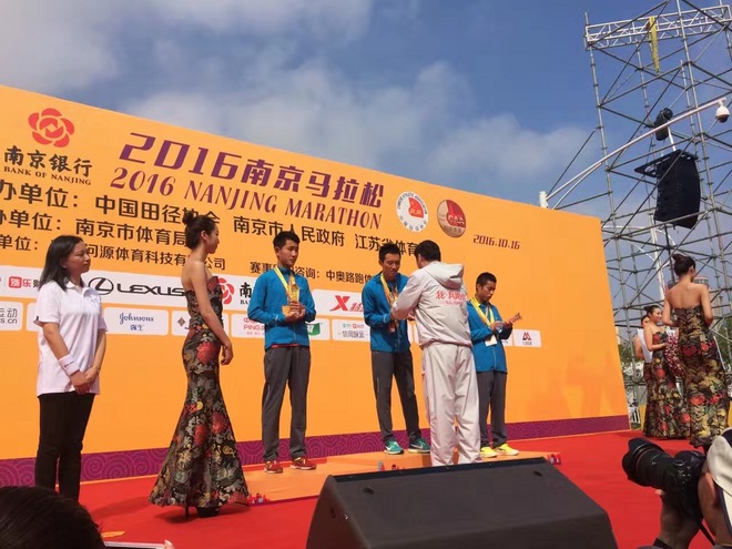 2016南京马拉松：这很南京，这很“依壁雕凿”