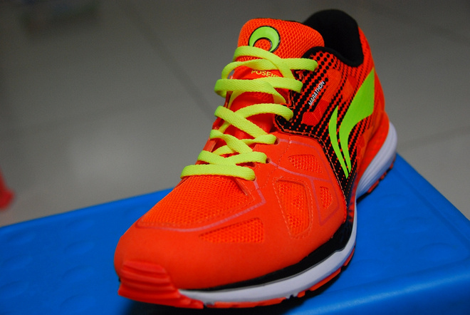 【伴我PB, 伴我飞!】李宁云马姿势跑法认证版跑鞋实战评测