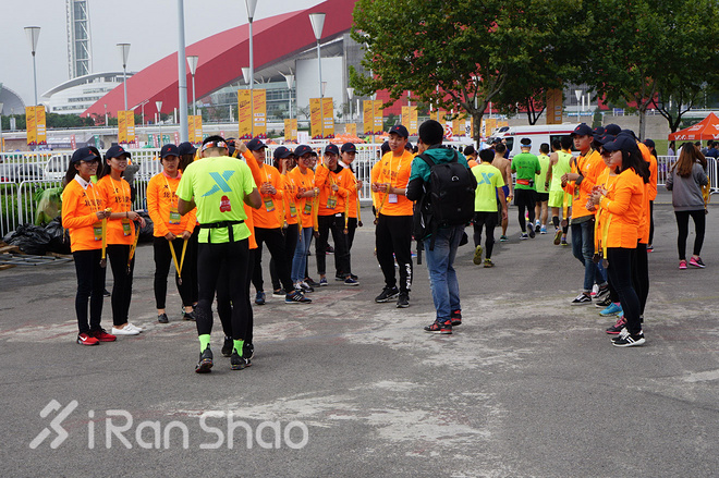 2016南京马拉松：这很南京，这很“依壁雕凿”