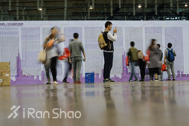 2016南京马拉松：这很南京，这很“依壁雕凿”