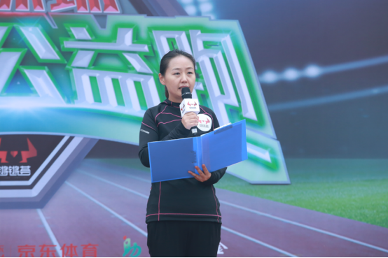 24小时操场极限公益跑盛大启动 超马冠军赵紫玉领跑黄奕助力