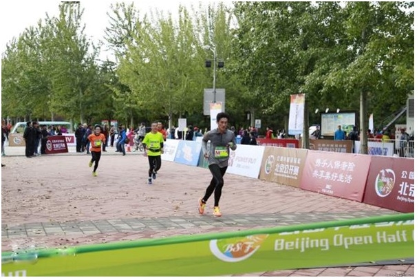 【伴我PB, 伴我飞!】李宁云马姿势跑法认证版跑鞋实战评测