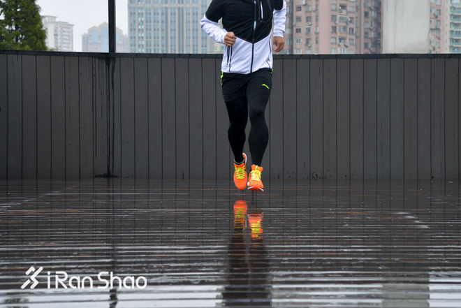 跑鞋 | 跑鞋与跑姿如何修成正果 李宁云马姿势跑法认证版跑鞋评测