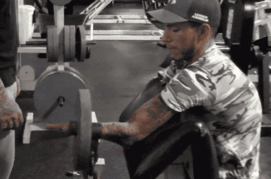 人物 | 他四肢不全却有六块腹肌 那你呢？