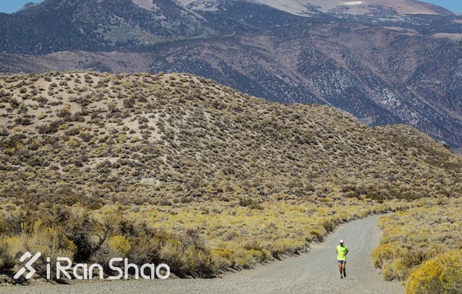 人物 | 他每天跑2.7个全马 仅用42天横穿美国