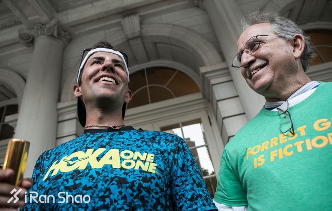 人物 | 他每天跑2.7个全马 仅用42天横穿美国