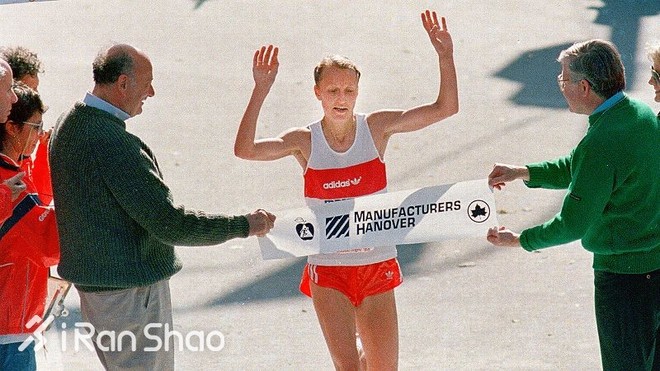 纽约马拉松 | 纽马女神韦茨：九度夺冠，三破世界纪录