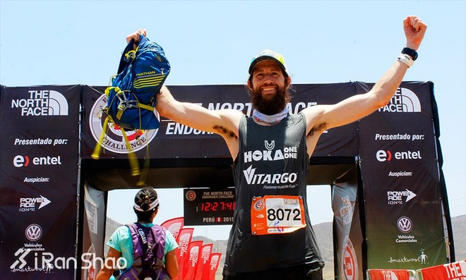 人物 | 他一年跑遍六大马拉松 平均成绩2:31