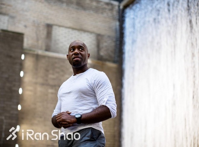 人物 | 他一年跑遍六大马拉松 平均成绩2:31