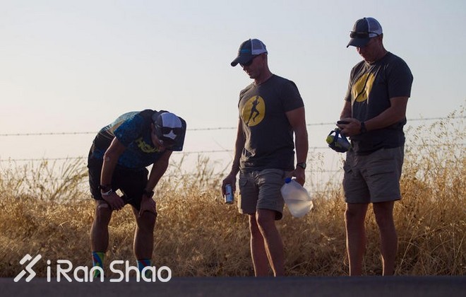 人物 | 他每天跑2.7个全马 仅用42天横穿美国