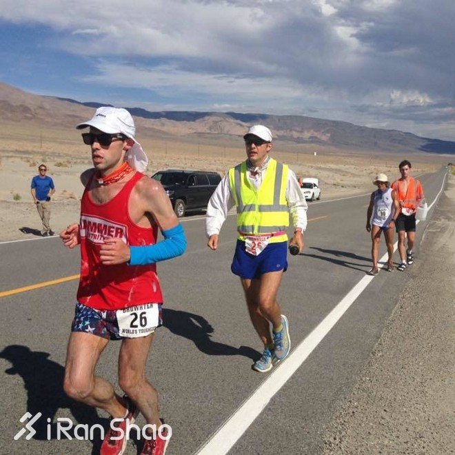 人物 | 他每天跑2.7个全马 仅用42天横穿美国