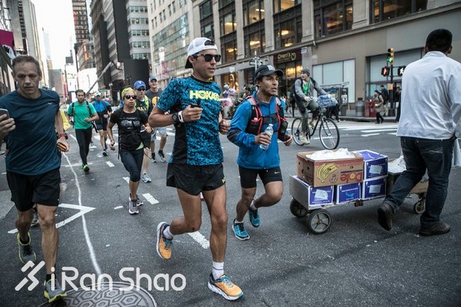 人物 | 他每天跑2.7个全马 仅用42天横穿美国