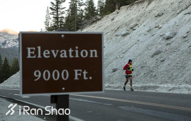 人物 | 他每天跑2.7个全马 仅用42天横穿美国