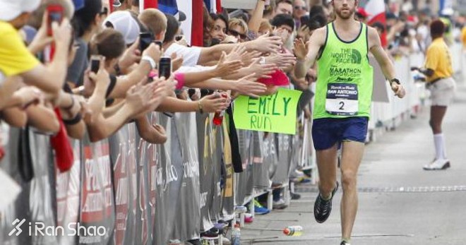 人物 | 他一年跑遍六大马拉松 平均成绩2:31