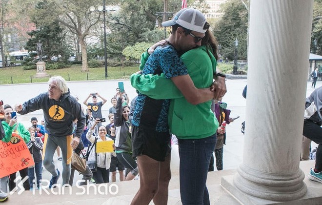 人物 | 他每天跑2.7个全马 仅用42天横穿美国