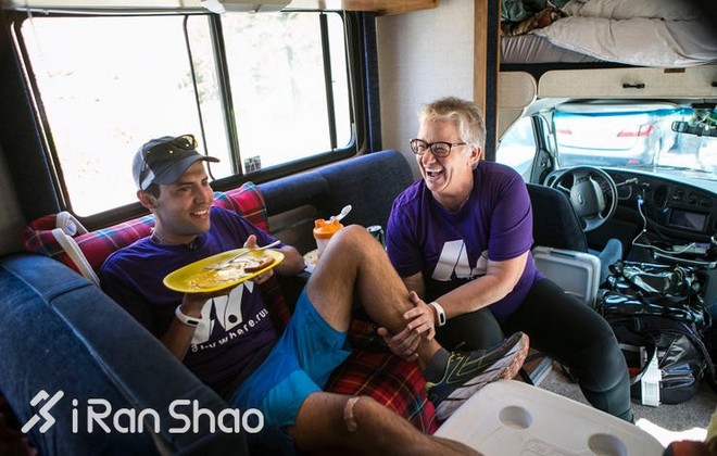 人物 | 他每天跑2.7个全马 仅用42天横穿美国