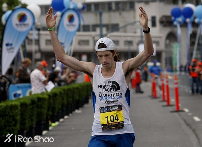 人物 | 他一年跑遍六大马拉松 平均成绩2:31