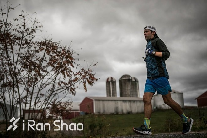 人物 | 他每天跑2.7个全马 仅用42天横穿美国