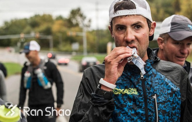 人物 | 他每天跑2.7个全马 仅用42天横穿美国