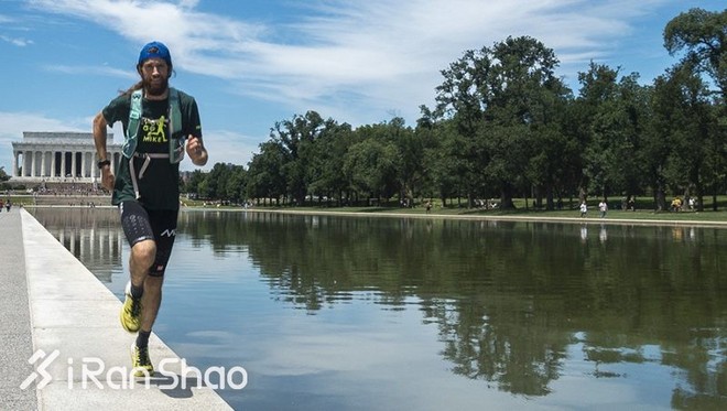 人物 | 他一年跑遍六大马拉松 平均成绩2:31