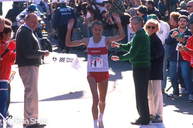 纽约马拉松 | 纽马女神韦茨：九度夺冠，三破世界纪录