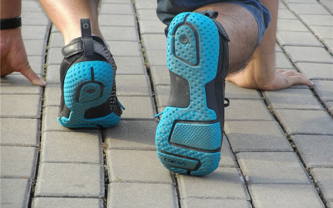 没有束缚、自由的奔跑—跑鞋SKORA FORM评测