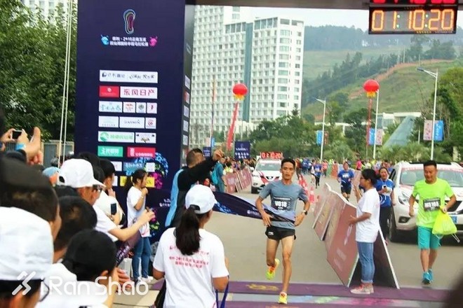 人物 | 昆明马拉松国内冠军杨定宏：田径老兵的最后拼搏