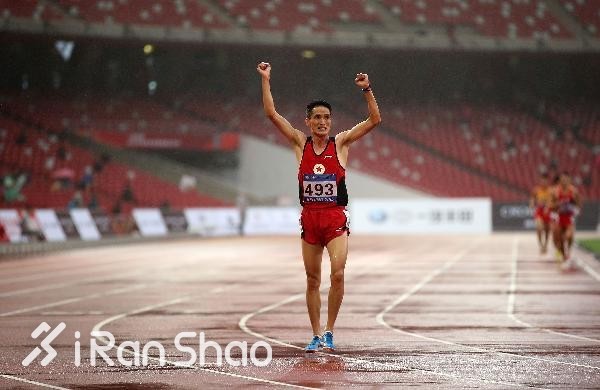 人物 | 昆明马拉松国内冠军杨定宏：田径老兵的最后拼搏