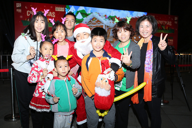 中国人寿·2016要跑•24小时城市接力赛广州站 “圣诞大战”圆满落幕 姚明亲临现场为跑友加油助威